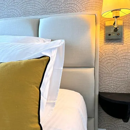 Monaco Border Luxury - Sea View - Pool شقة بوزولي