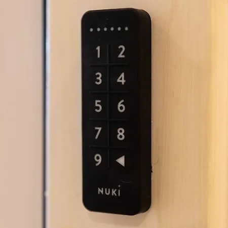 Monaco Border Luxury - Sea View - Pool شقة