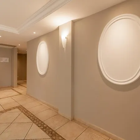 Monaco Border Luxury - Sea View - Pool شقة بوزولي